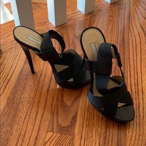 Strap elastic sandals
